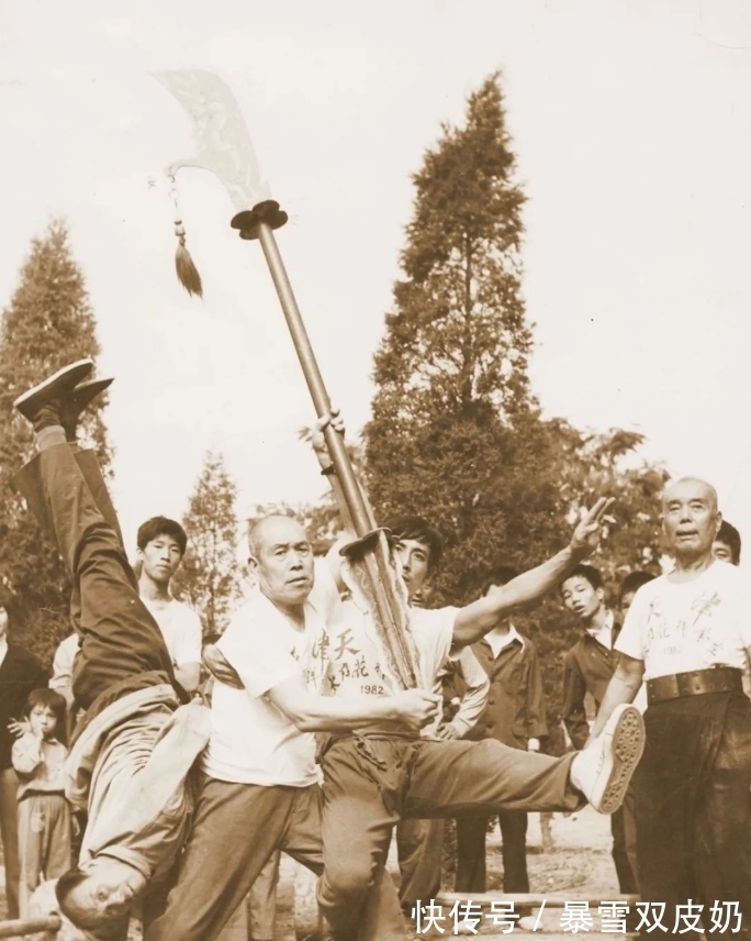 先生$曹金藻的功夫造诣如何?师承回族剑客马万顺,曹氏重刀第3代传人