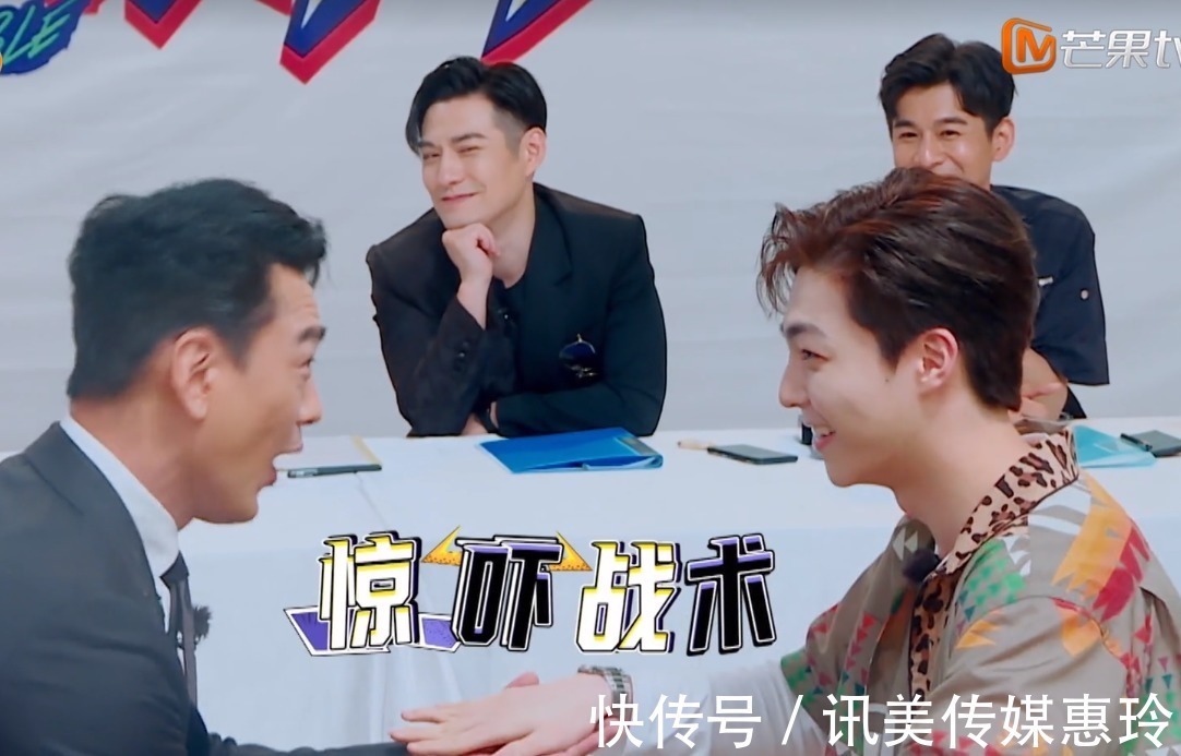 陈立农王耀庆玩打手板,嗨到极点,农哥笑成地主家的“傻儿子”