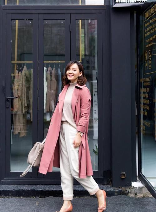 今年穿风衣，不建议你配阔腿裤，这“2条”裤子更合拍，遮肉显高