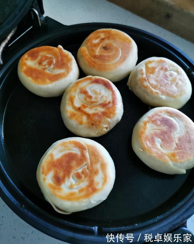 面食|发面直接加酵母粉和白糖是大错,教你一小妙招,发面只需10分钟