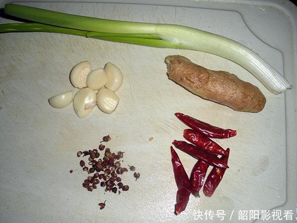 好吃|带鱼最好吃的做法,简单又不腥,吃一口满嘴香,比红烧带鱼还美味