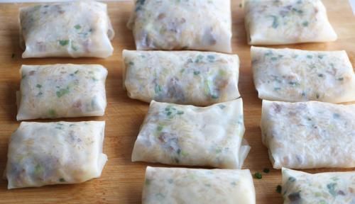 一斤饺子皮,半碗糯米,简单做成早餐,外脆里软,连吃3天吃不够