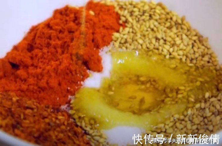辣椒面|外面买的凉拌菜，秘诀是“汁蒜辣油”，香辣又入味，拌什么都好吃