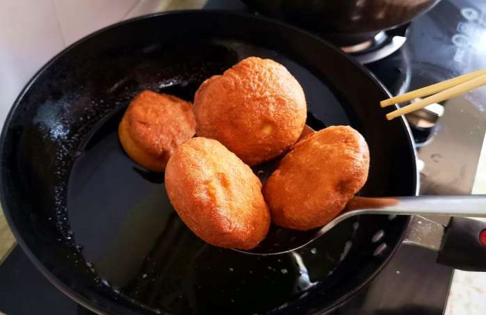 不用烤箱,教你在家做豆沙小面包,松软香甜零添加,越吃越香