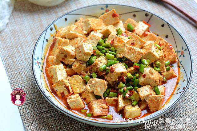 想要豆腐入味不碎，70多岁老妈的方法赞，几滴油不放盐，倍儿香