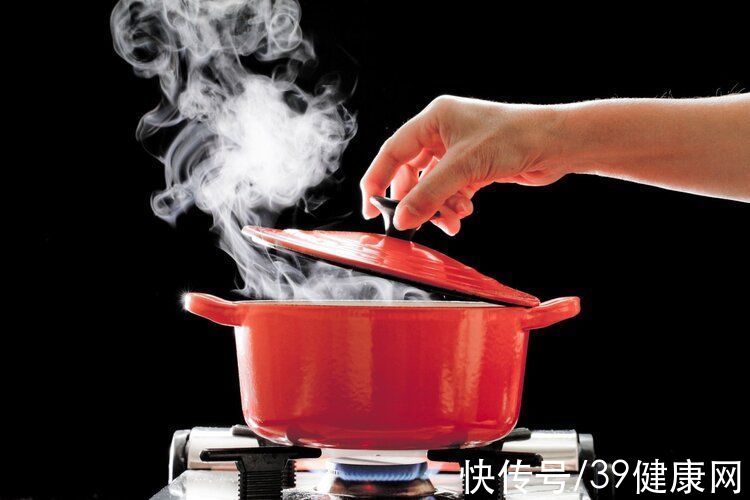 铝锅|不粘锅有毒还致癌？掉了涂层还能不能用？央视用一个实验得到答案