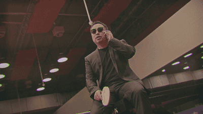 |搞笑GIF:设计师你出来 我保证不打你脸