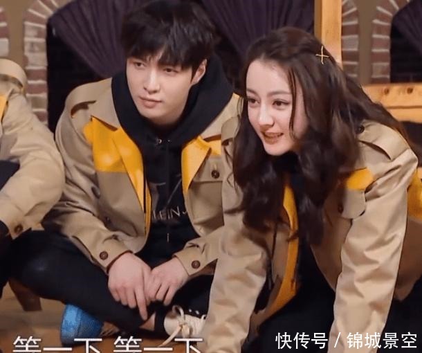 鄧倫 難怪熱巴上車后與鄧倫擠著坐,看到張藝興身邊空位放的啥,理解了