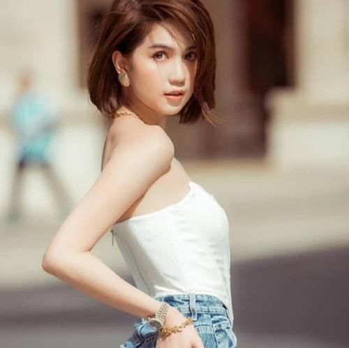 美女穿搭:时尚达人的风采, 白皙肤色才是吸引人啊