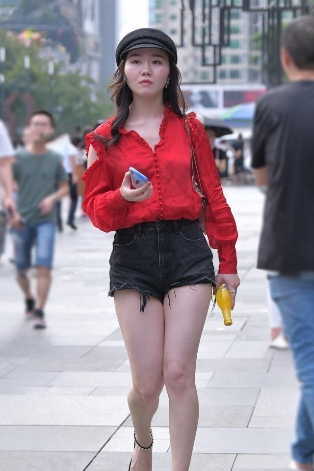 身材 简约自然的瑜伽裤让你穿出年轻自信,显得身材修长迷人,时尚韩范!