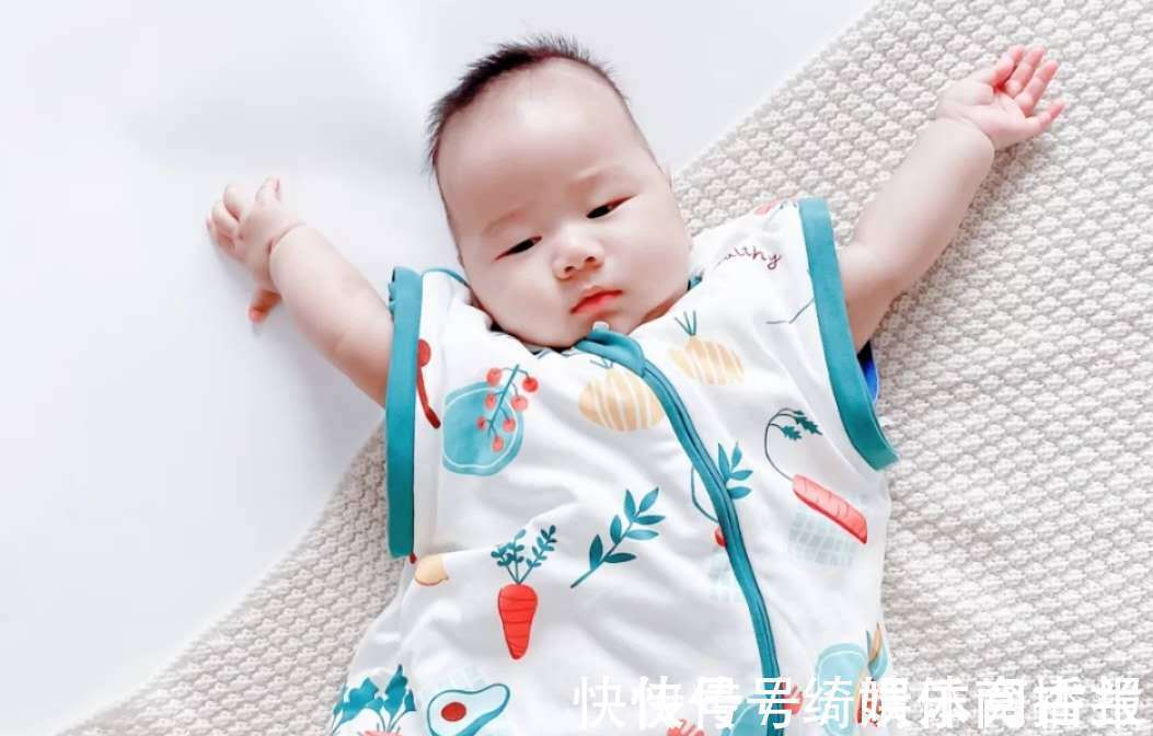 宝宝|大脑发育好的宝宝,睡觉时常有“反常举动”,只占一个就足够