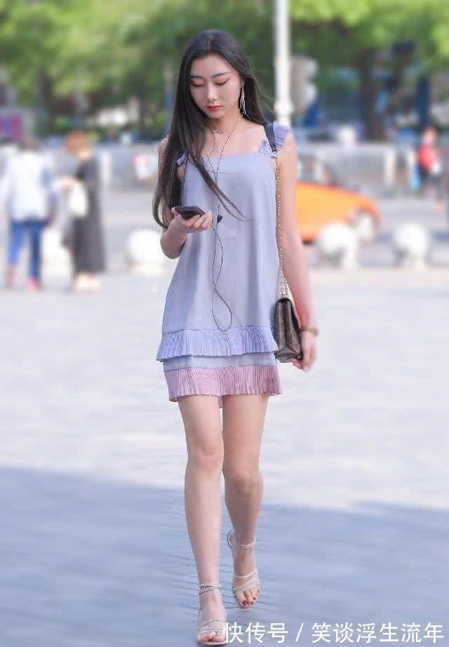 时尚|时尚街拍冰淇淋色断层裙，搭配绑绳鞋，优雅而性感
