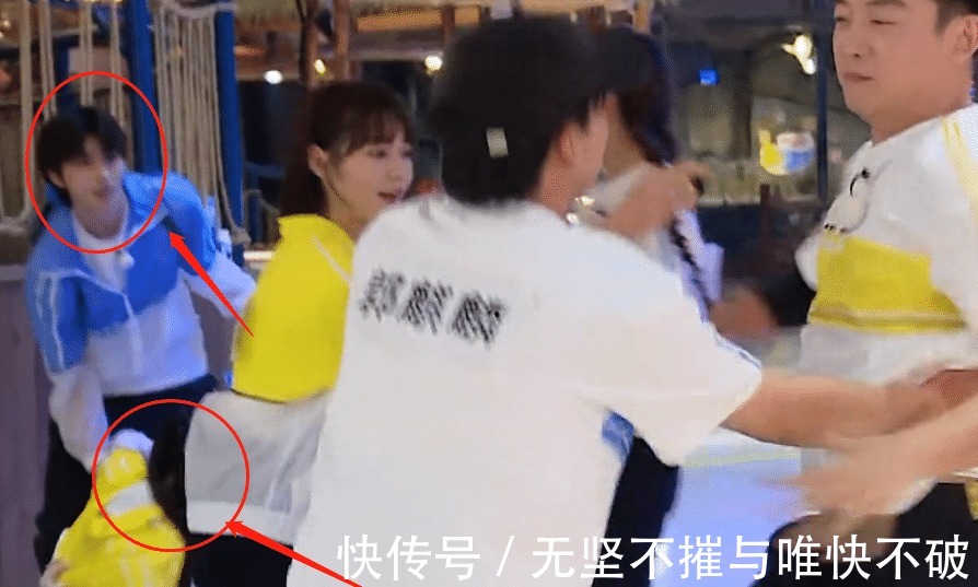 鄭愷|鄭愷秒撕蔡徐坤名牌,我卻關注蔡徐坤被撕后的舉動,細節暴露人品