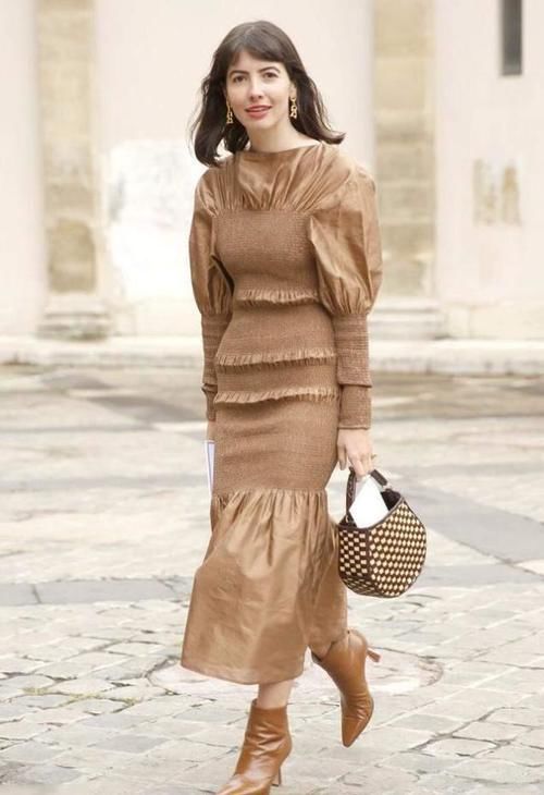 真正高级的女人，秋冬从来不穿这4种“衣服”，廉价低级还掉价