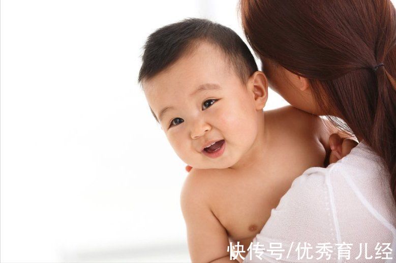 哺乳|婴儿经常会吐奶，这时候该怎么办？