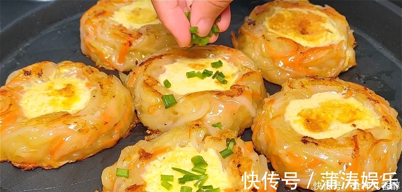 鸡蛋|2个鸡蛋，5个土豆，创意早餐新吃法，上桌就光盘