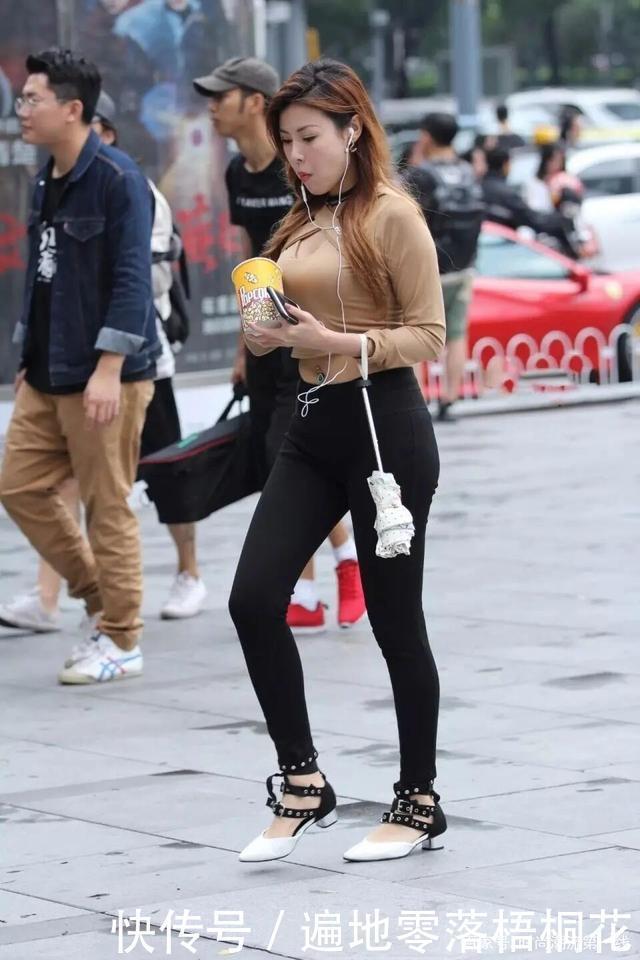 奔四的女人注意了，选择“小黑裤”，就等于远离了“大象腿”！