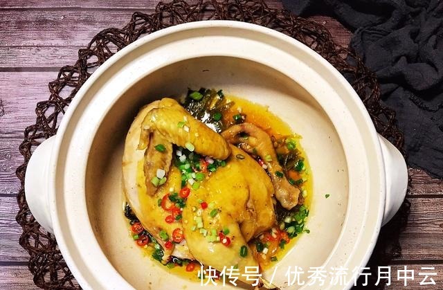 小葱|不加一滴水的葱油焖鸡,做法简单,吃一口就停不下来!