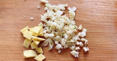 清热解暑|天热多吃这道菜,清热解暑又补水,简单一炒,比吃肉还香