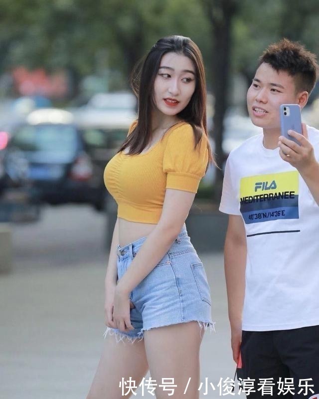 回头率|超短上衣配牛仔短裤,拉长身材彰显大长腿,回头率好高呀