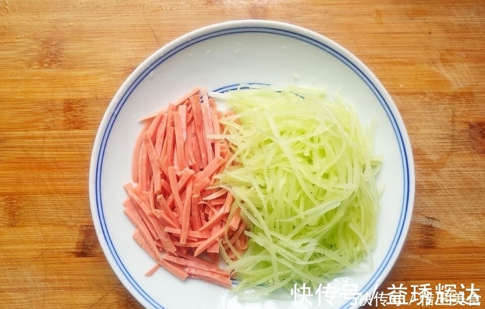 火腿肠|莴笋新吃法,皮薄馅足,清淡鲜香,吃再多也不腻,比炒的香多了