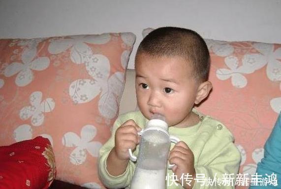 邻居家|劝告:3个时间段别给孩子喝水,很容易伤害脾胃,家长要记住