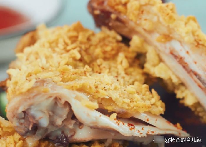  无需|香酥鸡翅的美味新做法，裹上薯片，无需油炸，孩子爱吃的居家美食