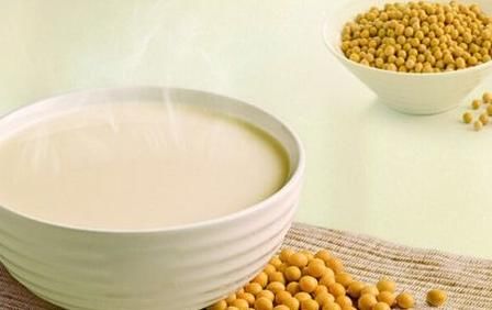 发物|豆浆是肝病的“发物”？建议：若想保护肝功能，4种食物尽量少碰