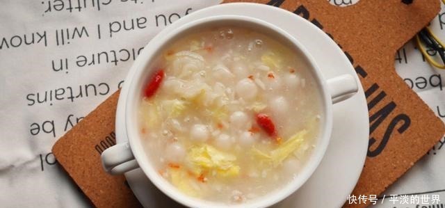 女人天冷就喝這湯,10分鐘煮一鍋,一周吃2次,活血養(yǎng)顏人漂亮