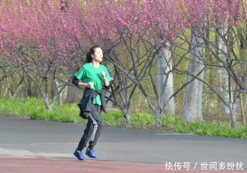 骨质疏松|女性内分泌失调,焦虑烦躁说明雌激素过低,多吃2物,做好3事