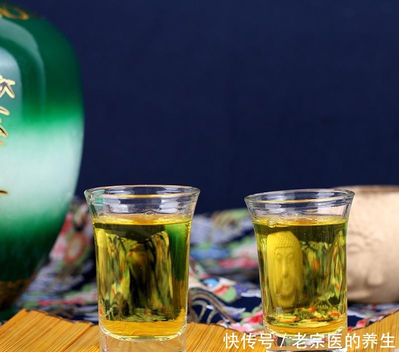 员工|茅台上为何都有一条“红飘带”酒厂员工说出原因,不知道白喝了