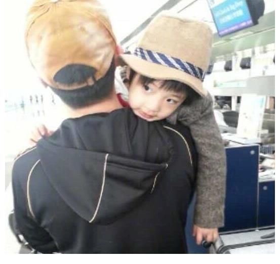 永久性|錄《爸爸去哪兒》造成眼角永久性傷害，13歲費(fèi)曼露無(wú)劉海正臉