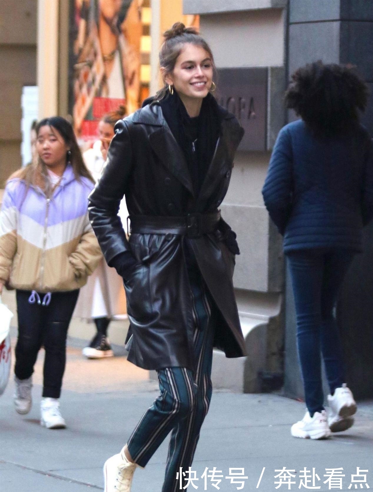 开春第一条裤子，烟管裤的正确打开方式，承包你的春季穿搭！