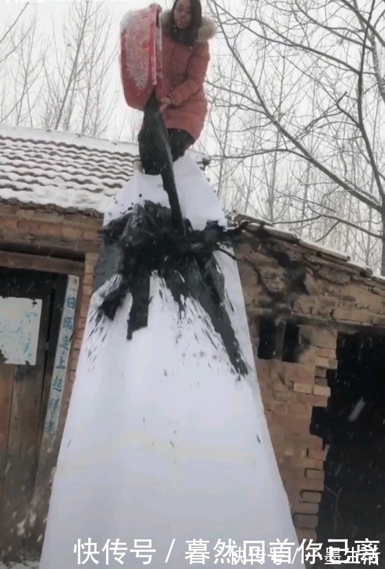 成冰&“神仙”美术生泼墨成冰，用雪画出逆天画作，最后一秒让人服