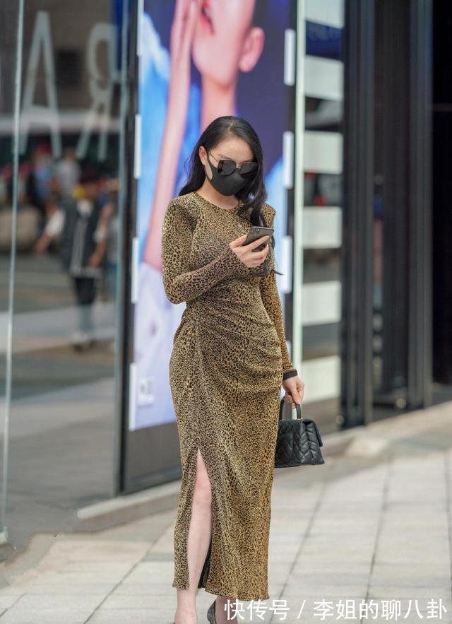 美女|美丽十足的连衣裙穿搭端庄有气质，塑造长腿美女的风范，自在飘逸