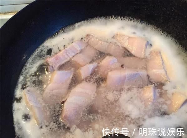 白沫|炖肉出的白沫，是营养还是脏东西切记这一步，猪肉鲜嫩无腥味