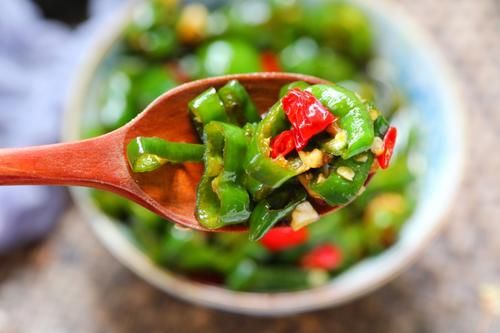 秘制|多年秘制腌辣椒配方，没胃口一定要试试，香辣过瘾，拌饭贼好吃