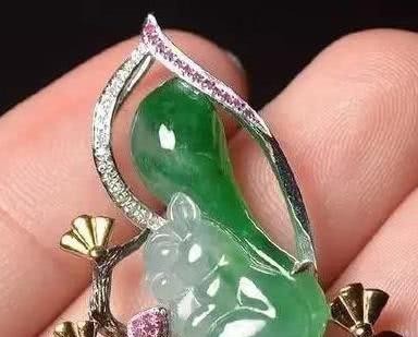 a771|在朋友店里小百捡漏的小石头,切开后让他欲哭无泪?