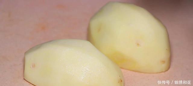 土豆丝里打两个鸡蛋,没想到这么好吃,我家一周做3次!