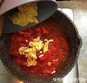香甜|炒西红柿时，锅里加点“它”，西红柿1分钟出沙，香甜多汁真下饭