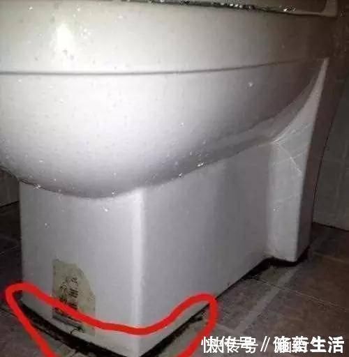 霉斑|玻璃胶用久会“变黑”保洁阿姨的“小妙招”，立马洁净还杀菌