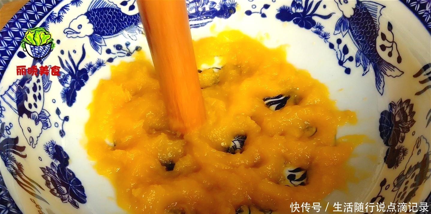 南瓜|半个南瓜,一碗糯米粉,简单一做,比油条简单多了,软糯又香甜