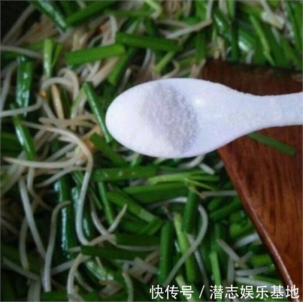 韭菜|韭菜也不是非要炒鸡蛋才能好吃!和它炒在一起,一点不比肉菜差