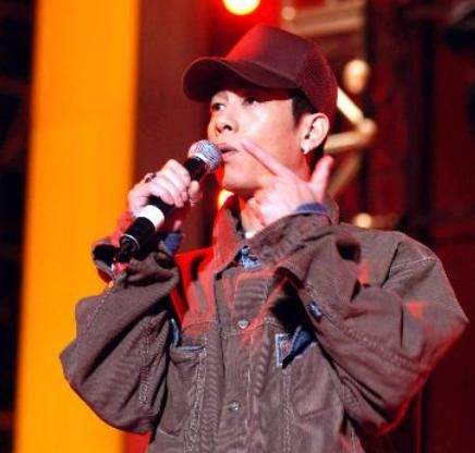 小春哥|假唱翻车的8个歌手，一个比一个离谱，有人拿反麦克风唱完整首歌