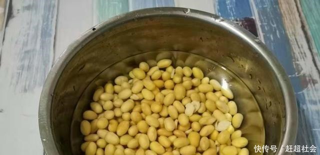 咸的豆腐脑好吃还是甜的豆腐脑好吃！