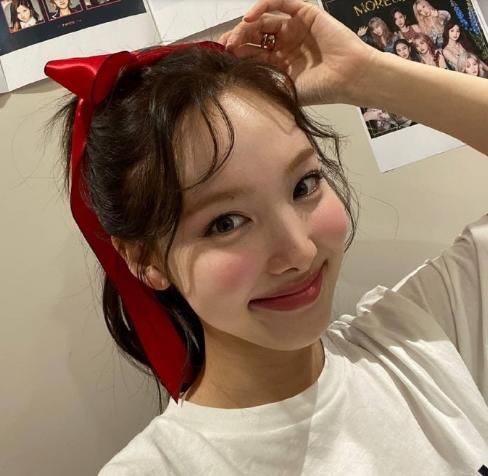 林娜琏的美欣赏不来,近照自拍脸像填充过头