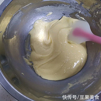 #健康甜蜜烘焙料理#草莓酥粒马芬蛋糕