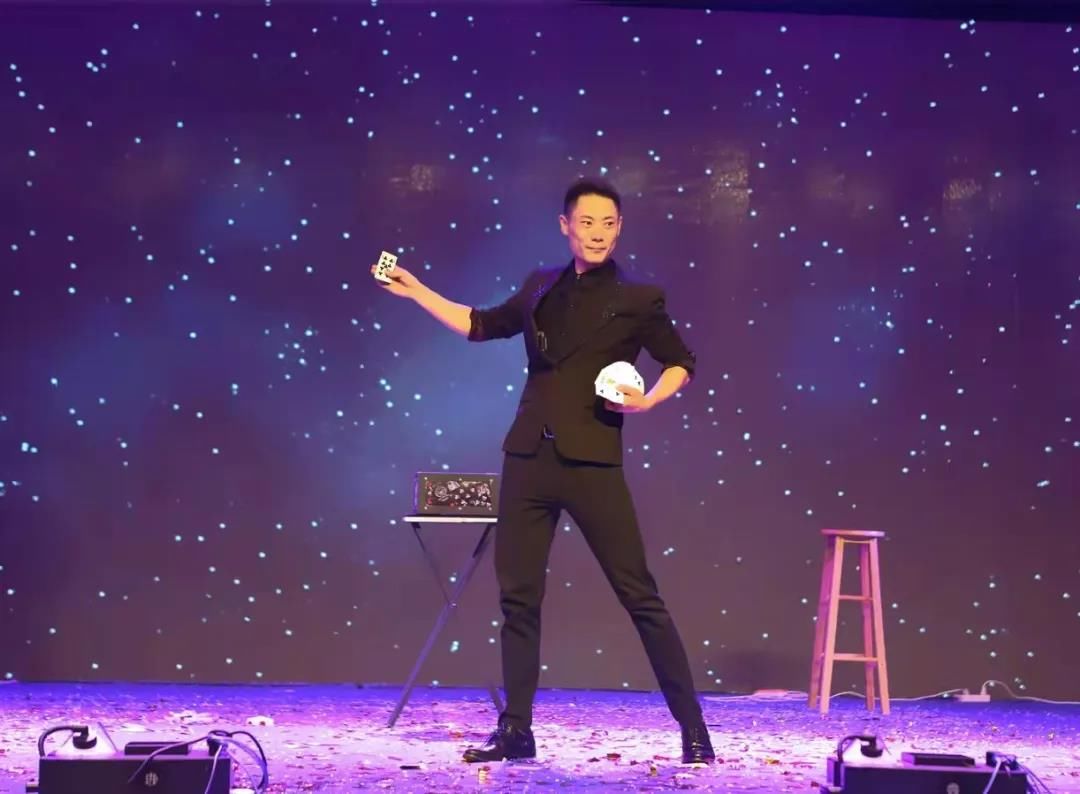 Live脱口秀×魔幻平安夜 邀您奔赴一场既有快乐又有美食的盛宴