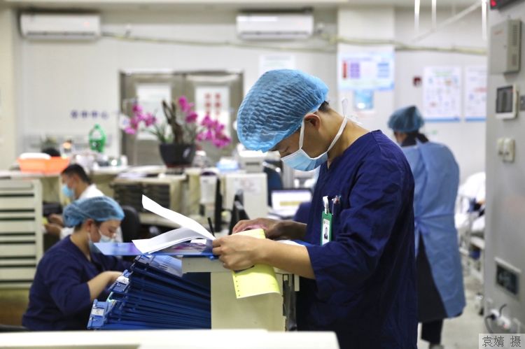 管理|比你更操心你的病情,瑞金医院一个科室的十年探索让人窥见医院里的新职业