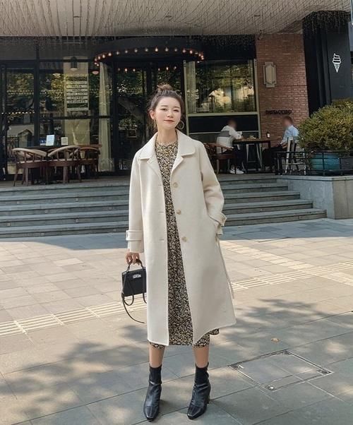 早春穿大衣还只穿“光腿神器”吗?这样穿,优雅气质又时髦洋气